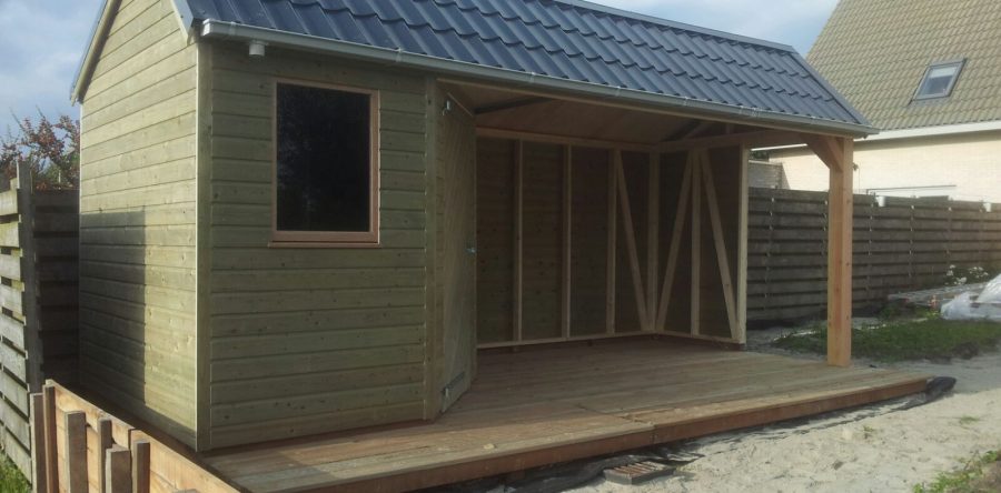 Berging met overkapping